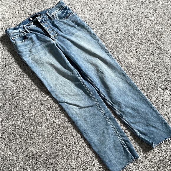 Kut from the Kloth Women's Light Blue Straight Leg Jeans - Picture 1 of 3